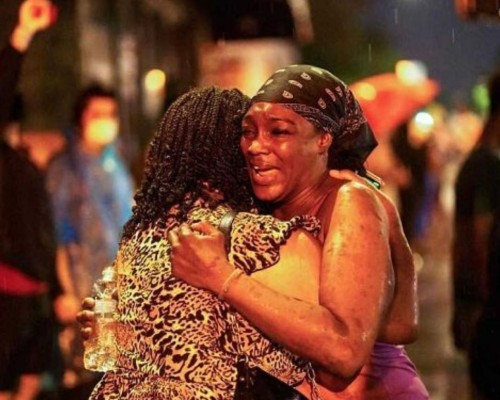 Las imágenes más estremecedoras de la ira y el caos en protestas de EEUU