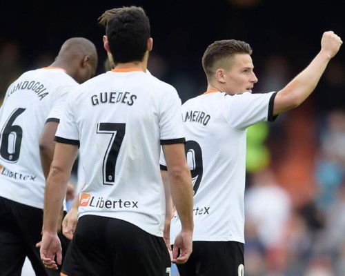 Los jugadores del Valencia se rebajan el sueldo por el coronavirus