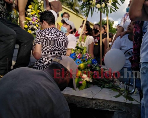 Consternación y llanto en el entierro del periodista Luis Almendares (FOTOS)