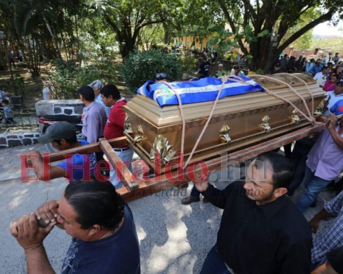 FOTOS: Consternación y llanto en velorio de exalcalde de Nueva Armenia