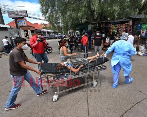 FOTOS: Dramático traslado de una paciente sospechosa de covid-19 en el HE