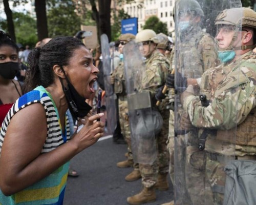 Las imágenes más estremecedoras de la ira y el caos en protestas de EEUU