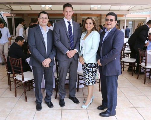 Desayuno para periodistas en casa del embajador estadounidense James Nealon