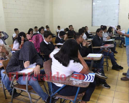 Colegios trabajan en protocolos para retorno a clases presenciales