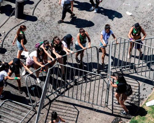 FOTOS: Multitudinaria marcha de chilenas por el Día de la Mujer