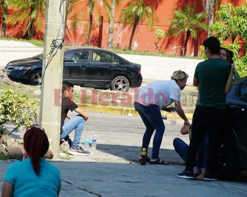 FOTOS: El dolor de familiares al identificar a joven asesinado en SPS