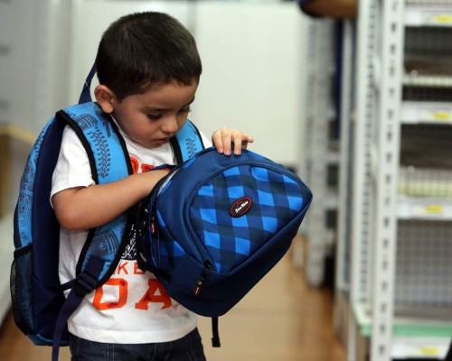 Aprenda a afrontar el primer día de clases de su hijo