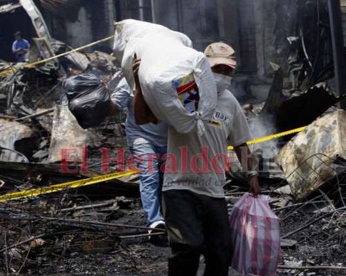 FOTOS: Comerciantes azotados por voraz incendio en mercados