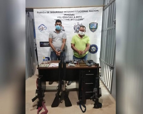 Caen dos hombres con armas, municiones y dinero en Puerto Lempira