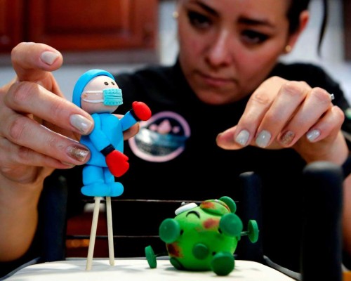 Reposteras mexicanas suben al ring a un médico y al coronavirus