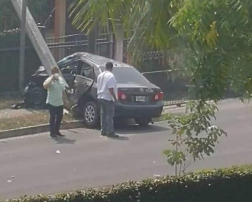 Psicóloga resulta herida tras aparatoso accidente en San Pedro Sula