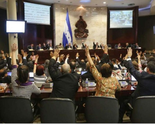 Suspenden sesiones en el Congreso Nacional por una semana