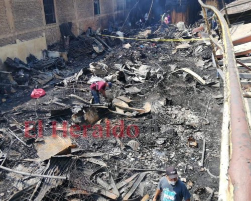 FOTOS: Escombros, tristeza e incertidumbre en los mercados de Comayagüela