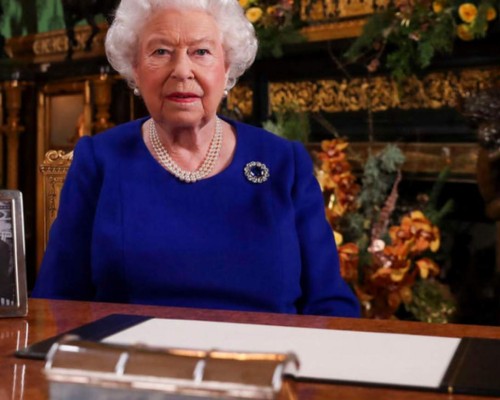 'Les hablo sabiendo que es un periodo cada vez más desafiante' dijo la reina en su discurso. Foto: AFP