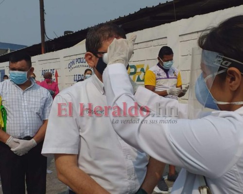 FOTOS: Entre medidas de bioseguridad abre la Feria del Agricultor en la capital