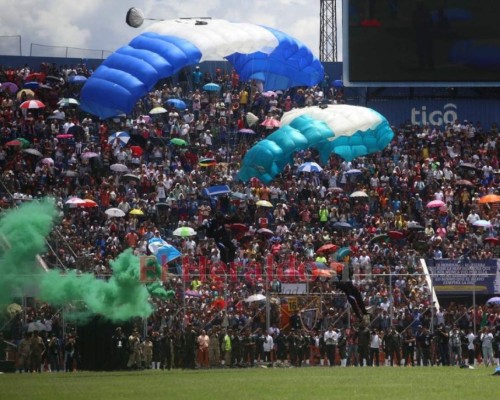 FOTOS: Curiosidades que han marcado los desfiles en Honduras