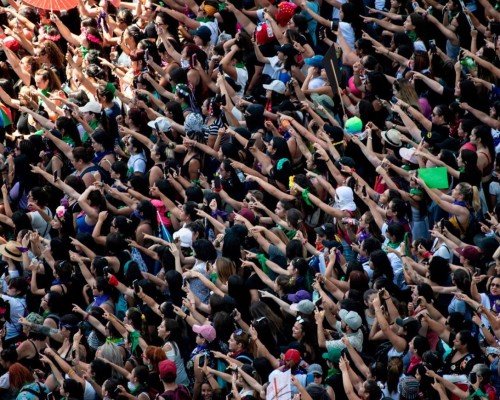 FOTOS: Multitudinaria marcha de chilenas por el Día de la Mujer