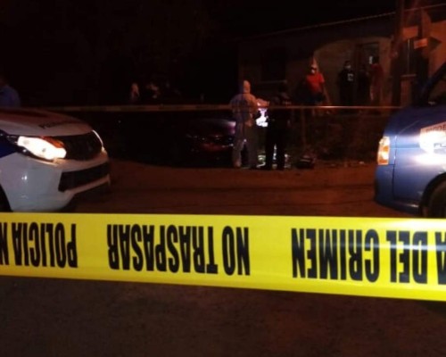 Hallan muerta a una mujer dentro de su vehículo en la capital