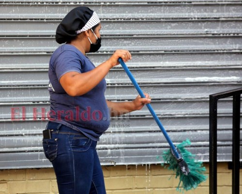 FOTOS: Desinfección y últimos preparativos para reapertura en la capital