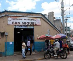 Cada diciembre, moverse por los mercados de Comayagüela es una odisea que tienen que hacer los capitalinos que van a estos lugares a realizar sus compras.