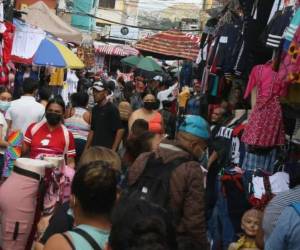 Como un método de ahorro, los capitalinos visitan los comercios de Comayagüela, pero la inseguridad llegó a estos espacios.