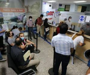 Los horarios de atención al cliente son desde las 8:00 de la mañana a 4:00 de la tarde; el sábado 31 de diciembre será hasta medianoche.