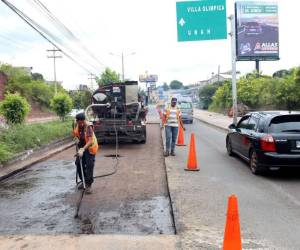 Los trabajos se realizan con rapidez en los puntos críticos para mejorar la fluidez vehicular en esta importante vía de la cuidad.