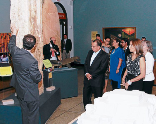 Lobo se reúne con exploradores de Copán