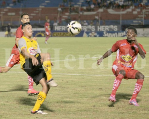 Real España suma un punto en La Ceiba a costa del Vida pero sigue último lugar