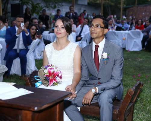 Carlos y María celebraron su boda Civil en una emotiva ceremonia