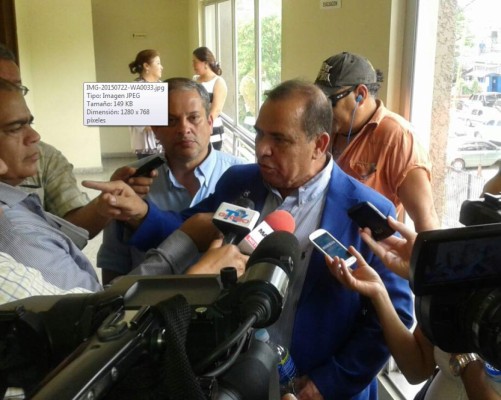 Posponen juicio contra periodista David Romero