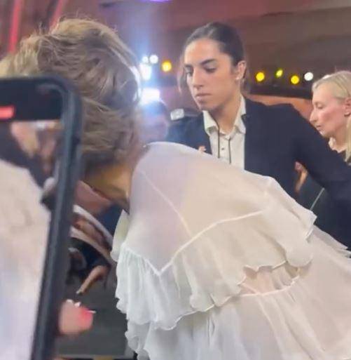 Or Abraham: la bella y “armada” guardaespaldas de JLo