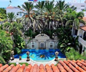 Casa Casuarina se encuentra frente a la playa en Ocean Drive, Miami Beach