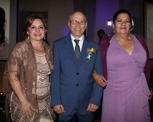 Dayana y Luis continúan su historia de amor