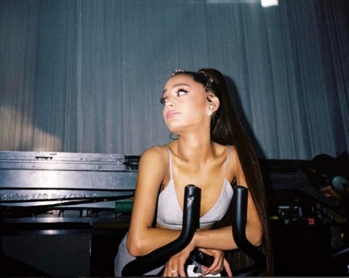 Ariana Grande regresa devastada a los Estados Unidos tras ataque