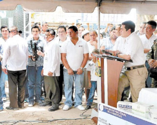 Gobierno realiza distribución masiva de medicina en hospitales públicos