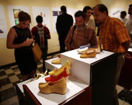 Inauguran exposición de la BID 2014 en el CAC