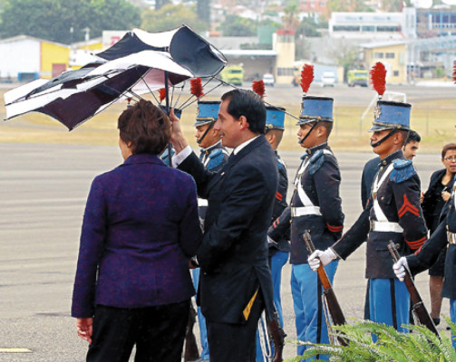 Infernal tráfico, protestas y chuscos en reunión del Sica