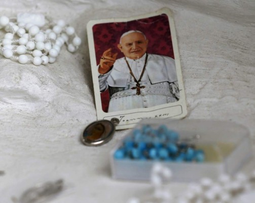 Feligresía católica asiste a la histórica canonización