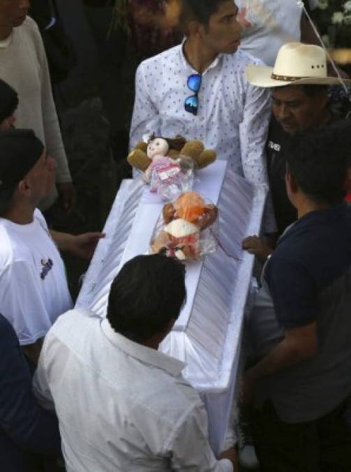 FOTOS: Lágrimas y desconsuelo en doloroso adiós a Fátima Cecilia