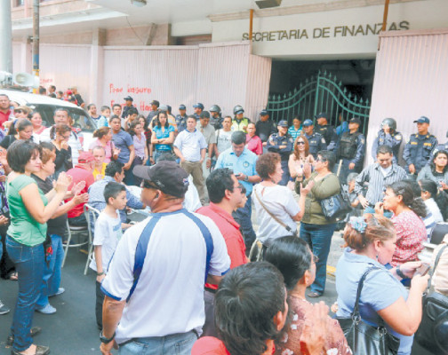 Pese a crisis, el gobierno no sacrificó vacaciones