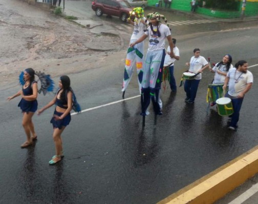 Pese a lluvia, Tegucigalpa celebró su 437 aniversario con el gran carnaval