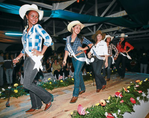 María Orozco es la reina Ferisamc