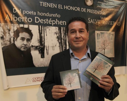 Alberto Destéphen presentó su libro en el IHCH