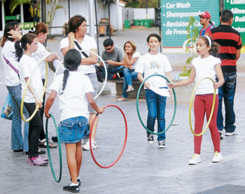 Este fin de semana, la familia sale a la calle