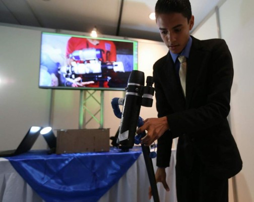 Entregan Premios Nacionales de Ciencia y Tecnología IHCIETI en Tegucigalpa