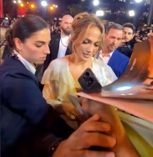 Or Abraham: la bella y “armada” guardaespaldas de JLo