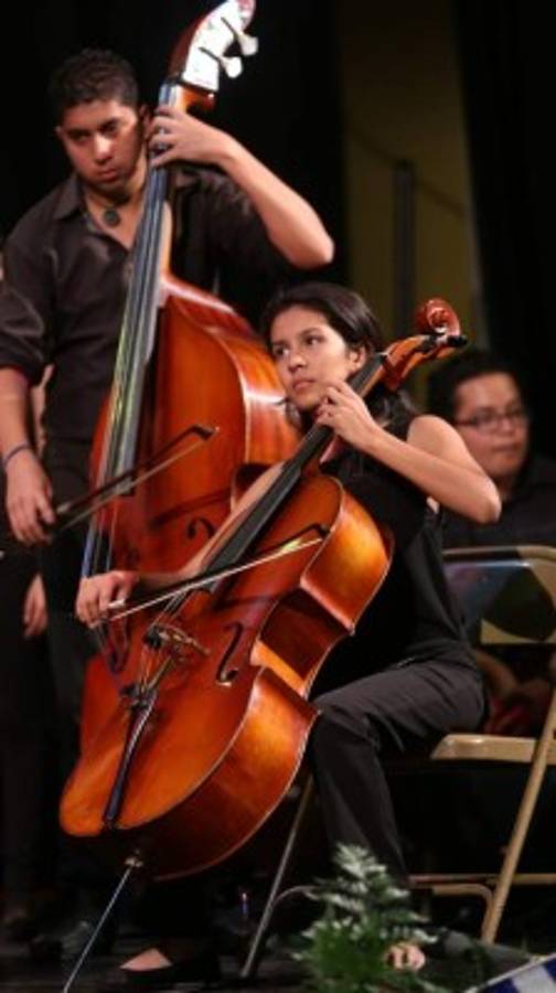 Farecoh y el Coro de Manos Blancas realizaron concierto
