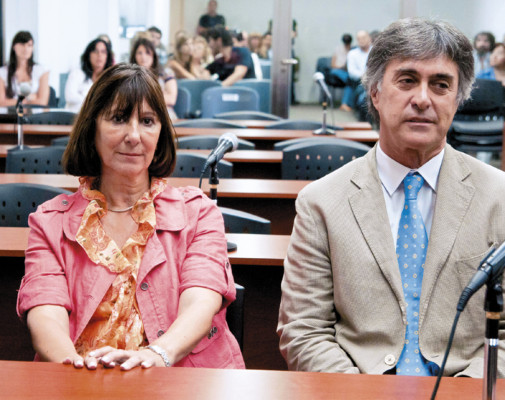 Condenan a prisión a exministra en Argentina