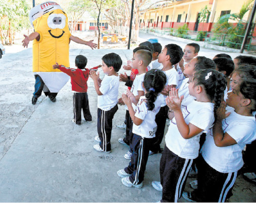 Sorpresiva alegría para niños de la aldea Santa Rosa